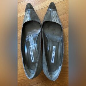 Manolo Blahnik Olive and Snakeskin kitten heel pumps size 41